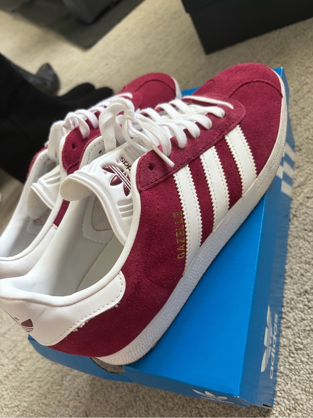 Adidas Gazelle Men's 7/ Women's 9 maroon tennis shoes